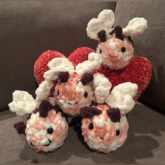 (1) Handmade Crochet Valentines Love Pink Bee heart wings - Picture 3 of 3